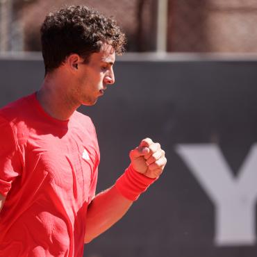Imagen de Juanma Cerúndolo se quedó con la batalla ante Coria en el YPF Rosario Challenger